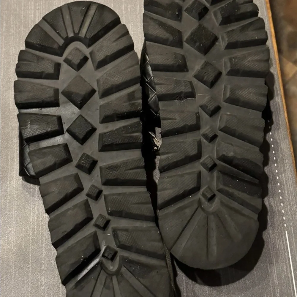 Yellow Box Kaibee black sandal slides sz 7.5 - Picture 3 of 4
